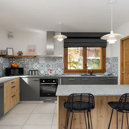 Le Faon - Morzine, Sleeps 9 * 莫尔济讷